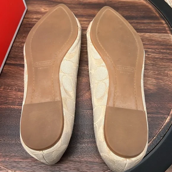 EUC - Preloved Coach Onida Flats, Size 7M US. - Picture 13 of 16